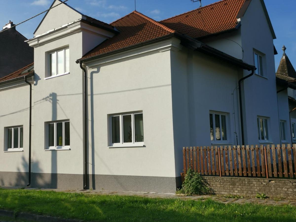 Apartmany Za Sakurou Hodonín Buitenkant foto